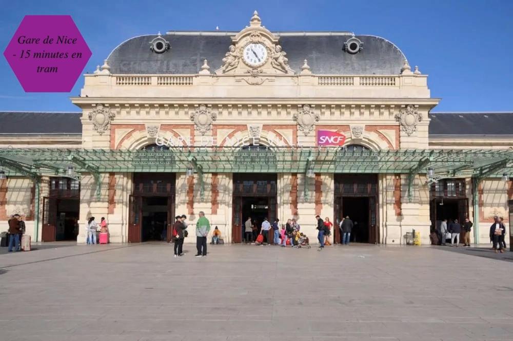 - 1 Minute De La Et De La Promenade Des *
